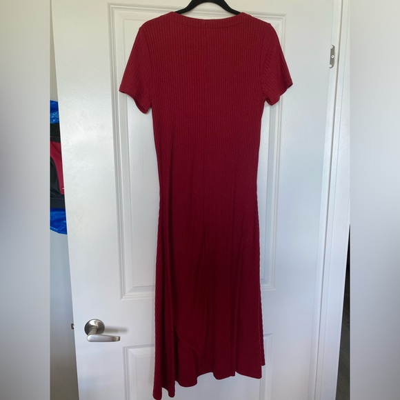 🐙 Suzy Shier - Maxi red / burgundy dress with button down front - Size M 🐙 - Picture 3 of 4